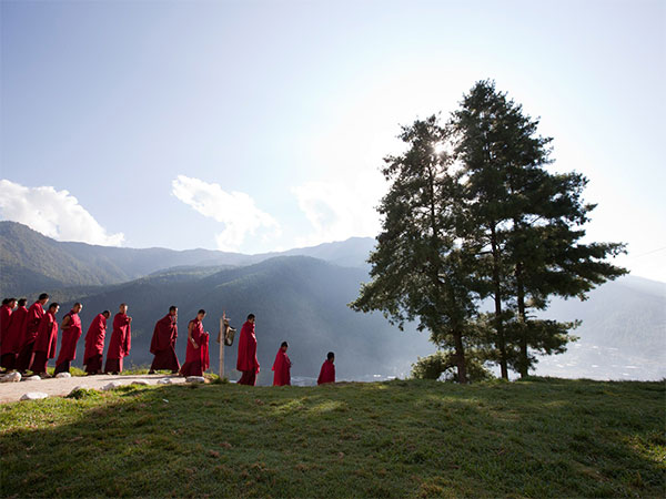 Novice monks at the Dechen Phrodrang Buddhist monastery walk down a hillside to have breakfast in Bhutan's capital Thimphu. (File Photo/Reuters)