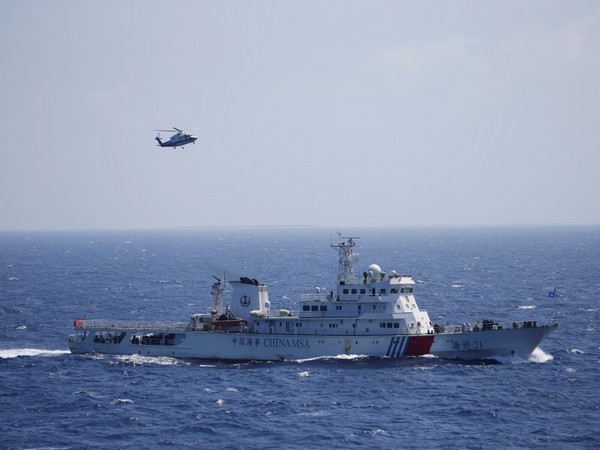 Chinese ship and helicopter in search and rescue exercise at Xisha Islands, South China Sea. (File Photo/Reuters)