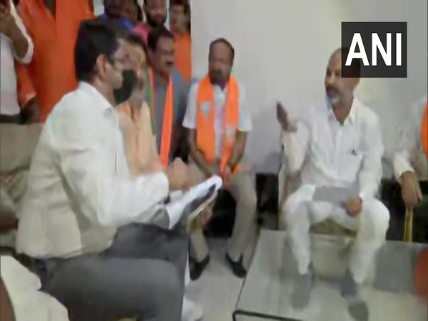 SIT Officials at the residence of Telangana BJP chief Bandi Sanjay(Photo/ANI