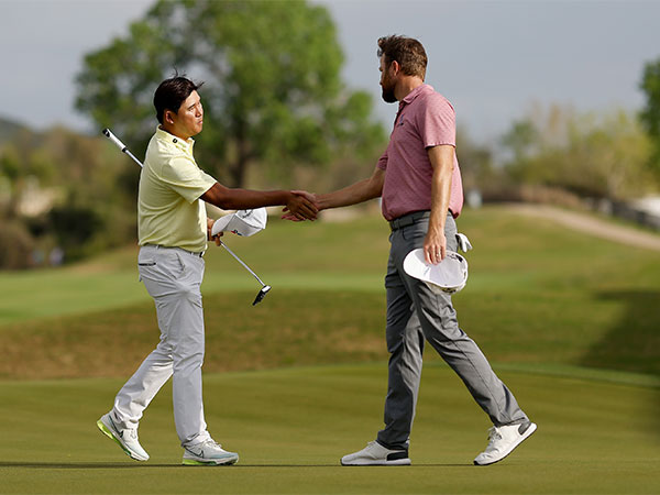 Korean golfer Si Woo Kim shakes hands with Chris Kirk at the WGC Match Play (Image: PGA Tour)