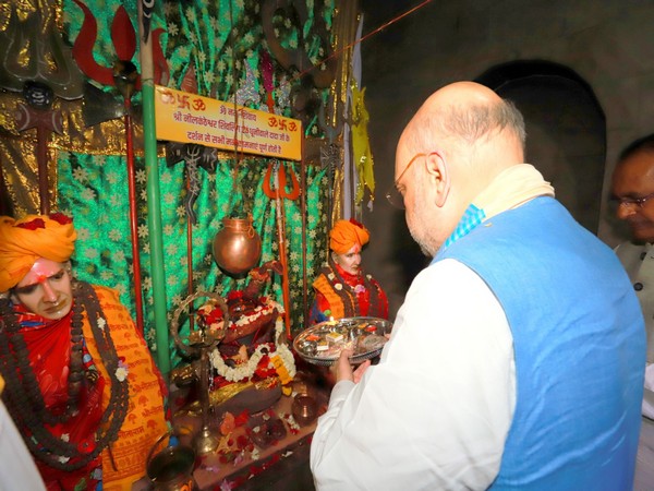 Union Home Minister Amit Shah at 'Aanchalkund Dham' (Photo: Twitter/ Amit Shah)