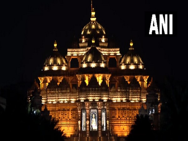 Earth Hour observed at Akshardham temple in Delhi (Photo/ANI)