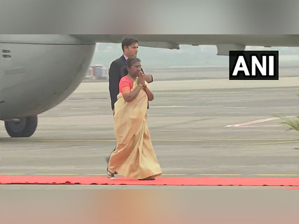 President Draupadi Murmu arriving in Kolkata on Monday. (Photo/ANI)