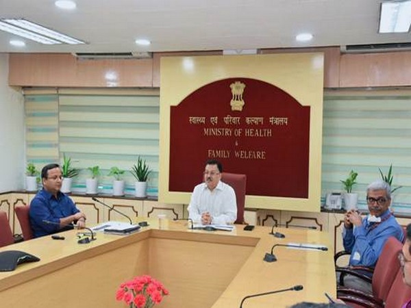Union Health Secretary Rajesh Bhushan chairing the meeting (Photo Courtesy: pib.gov.in)