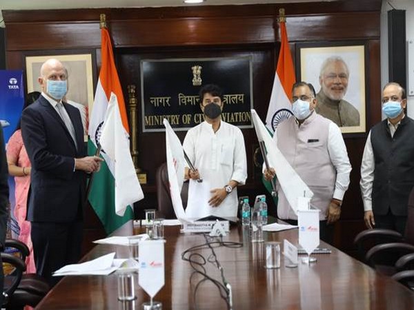 Jyotiraditya Scindia inaugurates direct flight between Amritsar-UK (Photo:PIB)