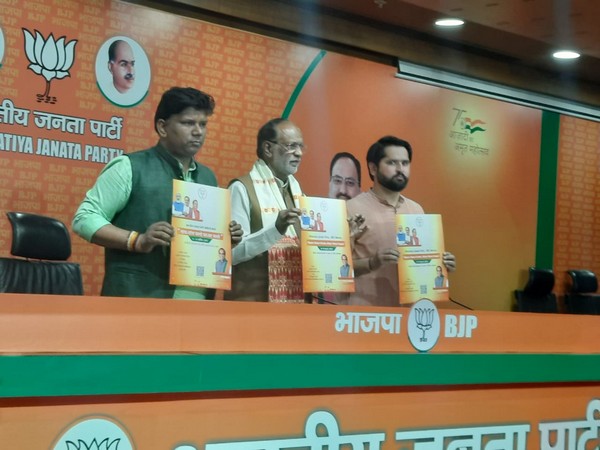 OBC Morcha National President K Laxman (Centre) (Photo/ANI)