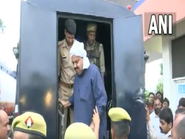 Gangster-turned-poltician Atiq Ahmad being shifted back to Sabramati Jail in Gujarat (Photo/ANI)