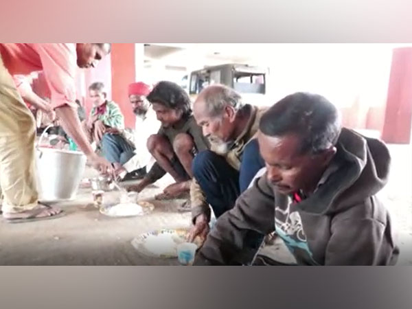 People eating food cooked by Dipu Gogoi and his friends.(Photo/ANI)