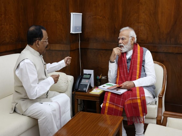 Goa Governor Sreedharan Pillai (left) and Prime Minister Narendra Modi (right) (Photo/ANI)