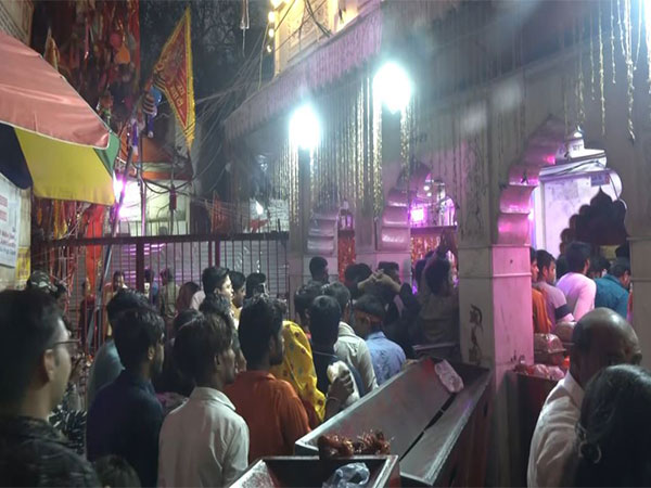 Devotees offer prayers at Kalkaji Temple on the occassion of Ram Navmi in Delhi (Photo/ANI)