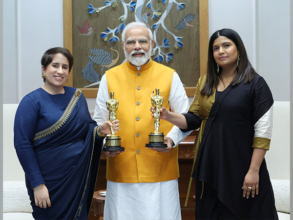 PM Modi with Guneet Monga, Kartiki Gonsalves (Image Source: Twitter)