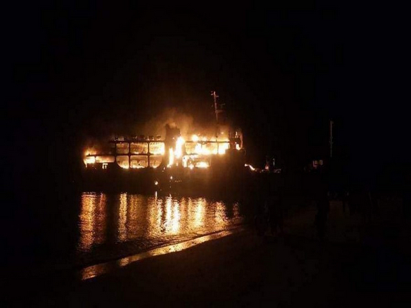 Philippines ferry fire (Source: Twitter/@bencher_middle)