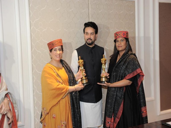 Union Minister Anurag Thakur met the Oscar-winning team (Photo/ANI)