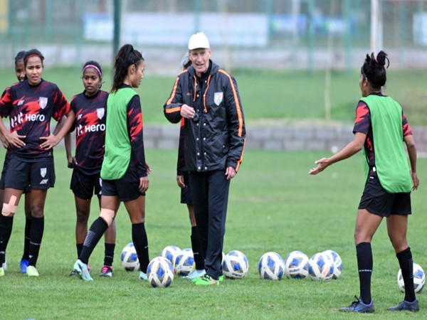 Coach Thomas Dennerby with team India (Photo: AIFF Media)