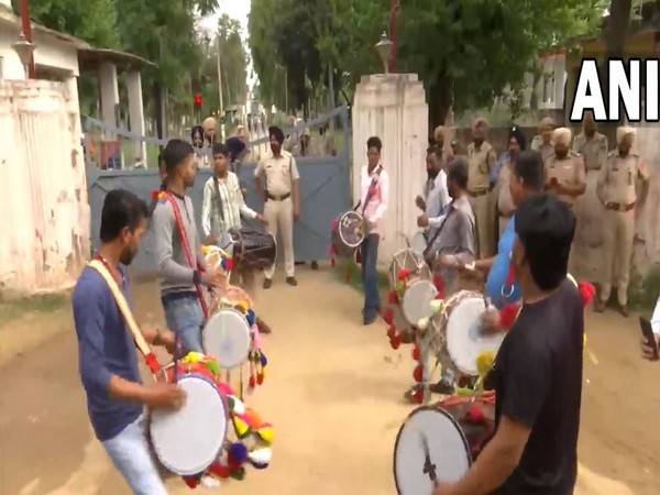'Dhols' being played outside Patiala Jail ahead of Congress leader Navjot Singh's release (Photo/ANI)