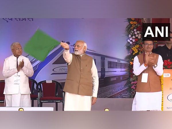 Prime Minister Narendra Modi flagging off Bhopal-Delhi Vande Bharat train (Photo/ANI)