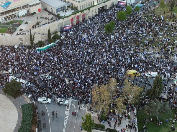 Protest after Prime Minister Benjamin Netanyahu fired Defence Minister Yoav Gallant in Jerusalem, March 27. (Photo/Reuters)