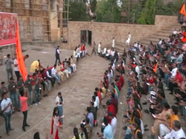 Huge crowd recite Hanuman Chalisa in Nagpur (Photo/ANI)