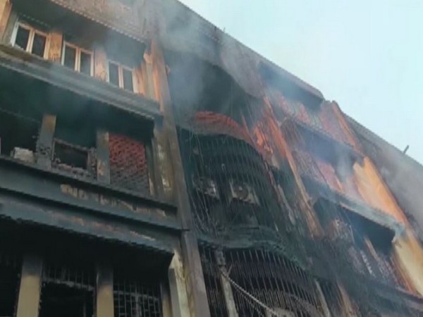 Fire in a garments complex in Basmandi area, Kanpur, Uttar Pradesh. (Photo/ANI)