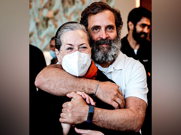 Congress leader Rahul Gandhi with former party chief Sonia Gandhi (Photo/Twitter)