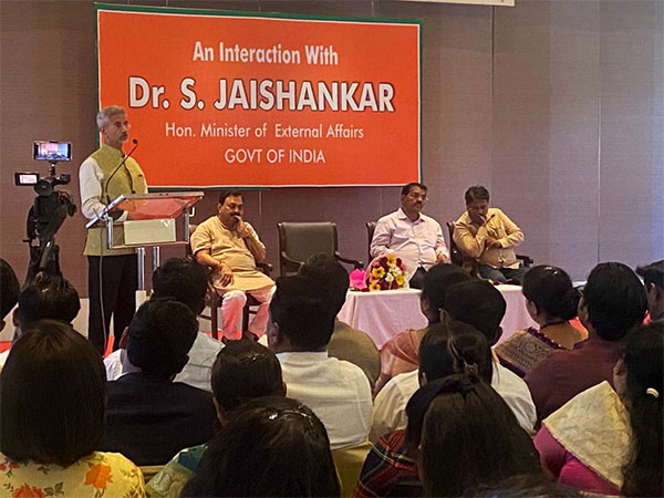EAM Jaishankar interacts with intellectuals in Belagavi (Source: Twitter/@DrSJaishankar)