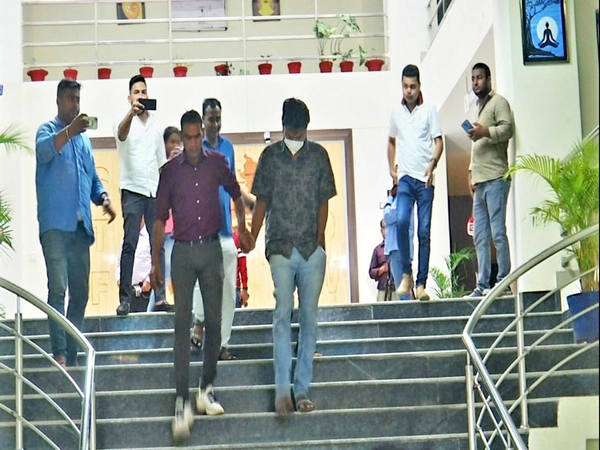 The arrested accused along with EOW officials (Photo \ ANI)