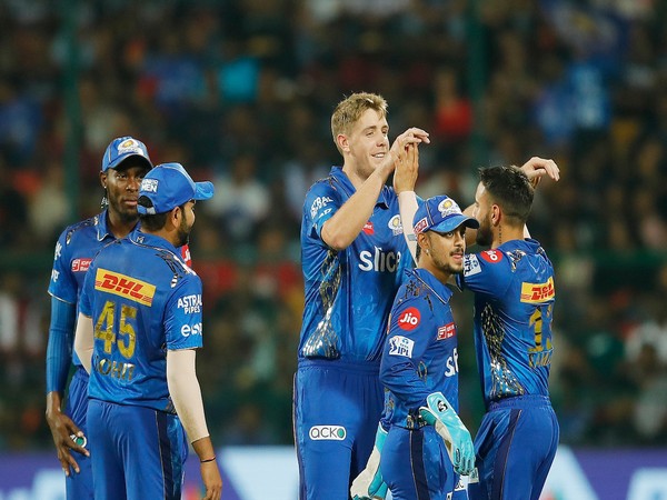 Mumbai Indians team (Photo: IPL/ Twitter)