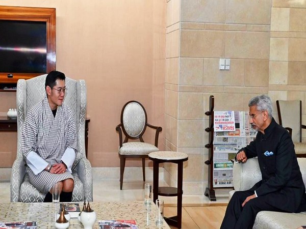 Bhutan King Jigme Wangchuk and EAM Jaishankar. (Photo: Twitter//@DrSJaishankar)