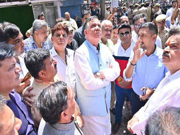 Uttar Pradesh assembly speaker Satish Mahana on inspection in Bansmandi ( Photo/ twitter handle @Satishmahanaup )