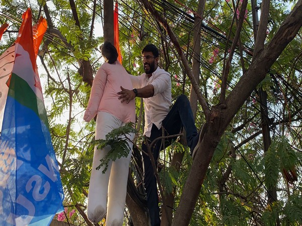 NSUI leaders stages protest (Photo/ANI)