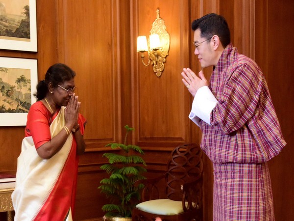 President Droupadi Murmu meets Bhutan King Jigme Khesar Namgyel Wangchuk at Rashtrapati Bhavan in New Delhi on Tuesday. (Photo: Twitter/@rashtrapatibhvn)