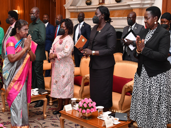 President Droupadi Murmu greets a parliamentary delegation from South Sudan