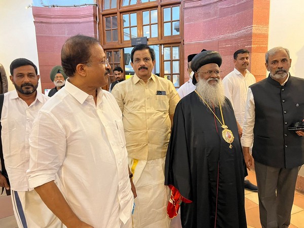 Union MoS V Muraleedharan with the delegation (Photo/ANI)