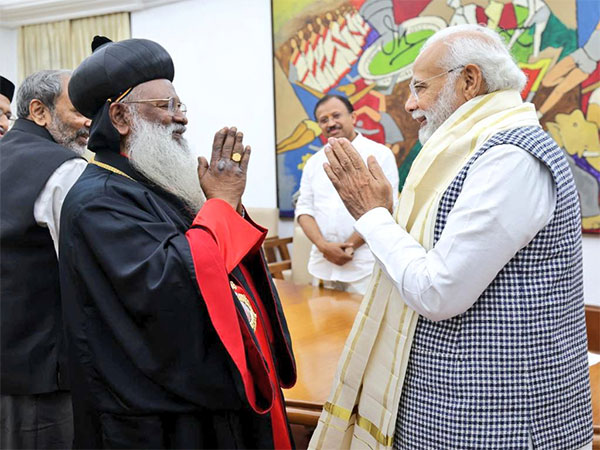 PM Modi with supreme head of Malankara Orthodox Syrian Church Baselios Marthoma Mathews III in Parliament. (Photo Courtesy: V Muraleedharan/Twitter)