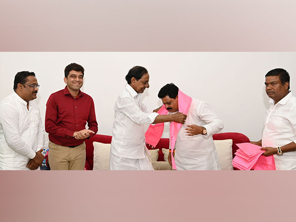 Telangana: Maha Shiv Sena leader Dilip Gore joins BRS party (Photo/ANI) 