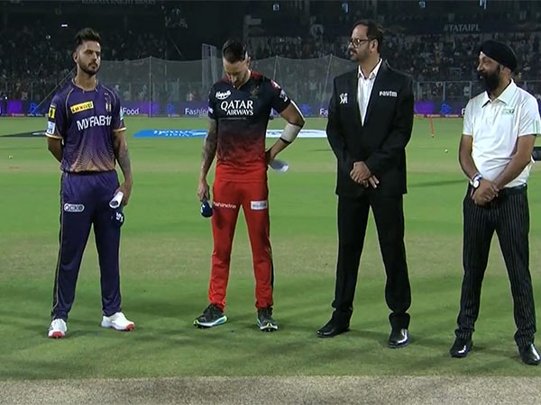 KKR vs RCB toss (Image: Twitter/ IPL) 