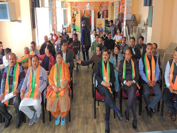 Jai Ram Thakur along with parties' state bearers during BJP's 44th Foundation Day celebration (Photo\ twitter Jai Ram Thakur)