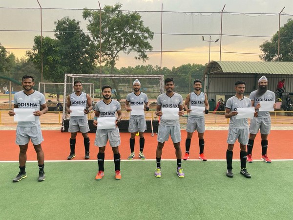 Indian Hockey players showcasing support to White Card (Image: Hockey India)