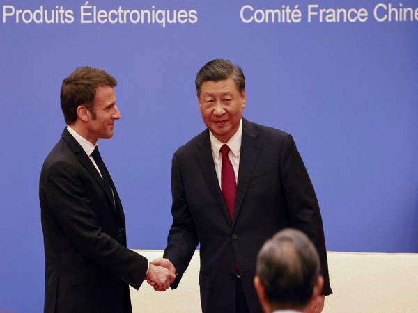 French President Emmanuel Macron with Chinese leader Xi Jinping (Image Credit: Reuters)