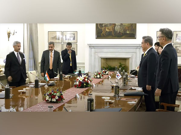 Indian External Affairs Minister and South Korean Foreign Minister meet. (Photo/ANI)