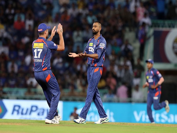 Krunal Pandya celebrates after taking wicket against Sunrisers Hyderabad (Image: IPL Twitter)