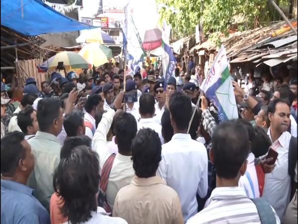 ISF leaders stopped from entering violence-hit Rishra town of Hooghly. (Photo/ANI)