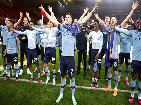 Burnley players celebrating (Photo: Twitter/Burnley)
