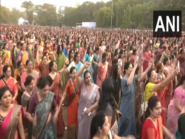 'Saree Walkathon' in Surat (Photo/ANI)