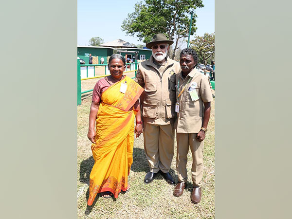 PM Modi with Bomman, Bellie (Image Source: Twitter)