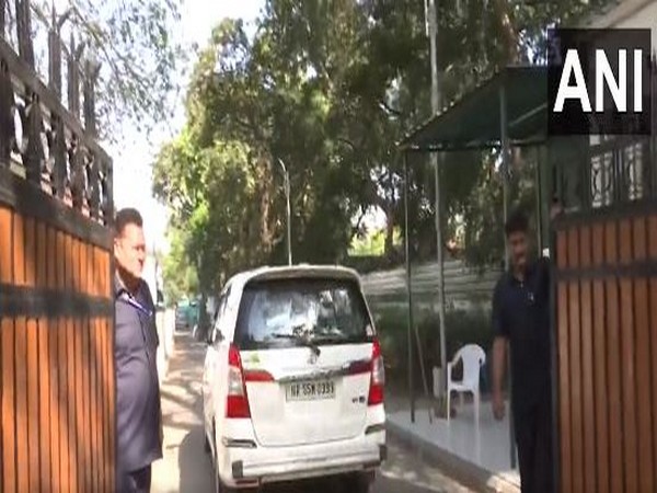 Congress leaders arrive at party president Mallikarjun Kharge's residence in Delhi. (Photo/ANI)