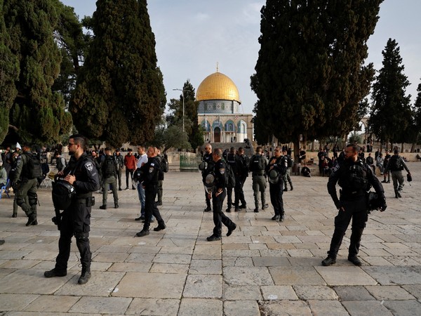 Members of the Israeli security forces stand guard at the Al-Aqsa on April 9, 2023. (Photo/Reuters)