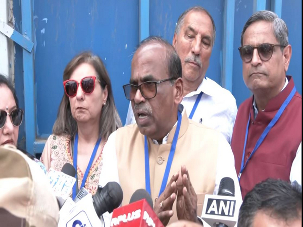 NHRC team addressing media in Howrah (Photo/ANI)