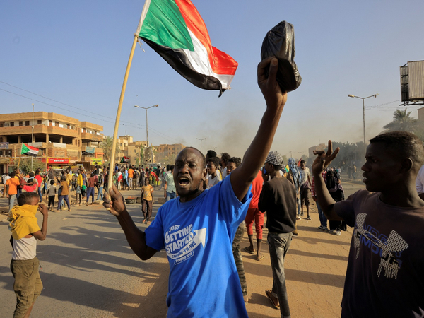Hundreds protest in Khartoum, Sudan as government delayed deal again, unrest in Sudan. (Photo/Reuters)