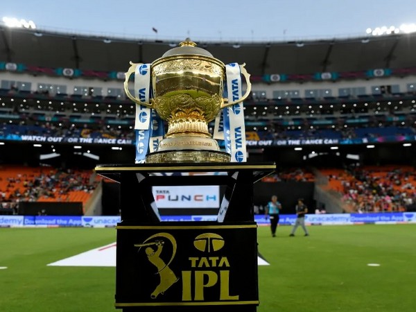 IPL Trophy (Image: IPL Twitter)